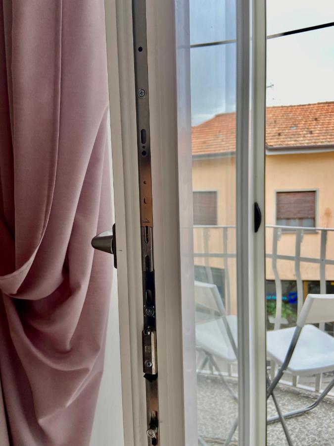 Il Nido Di Tiffany Apartment Massino Visconti Екстериор снимка