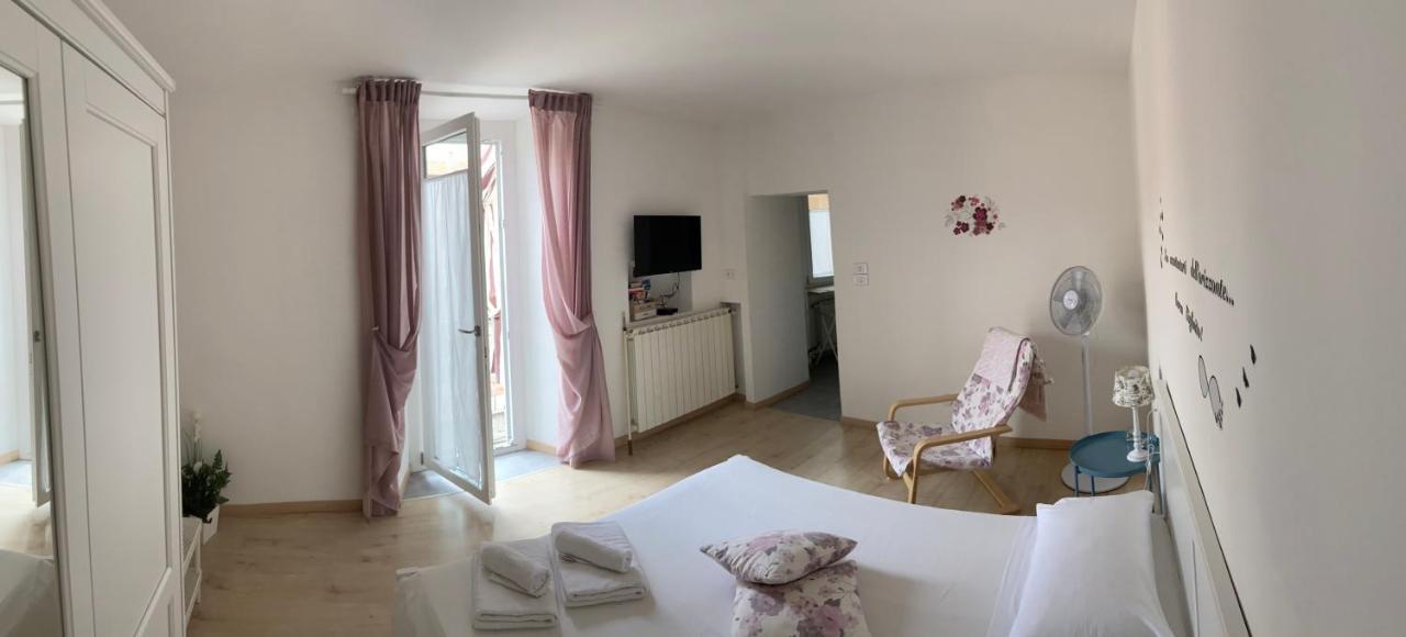 Il Nido Di Tiffany Apartment Massino Visconti Екстериор снимка