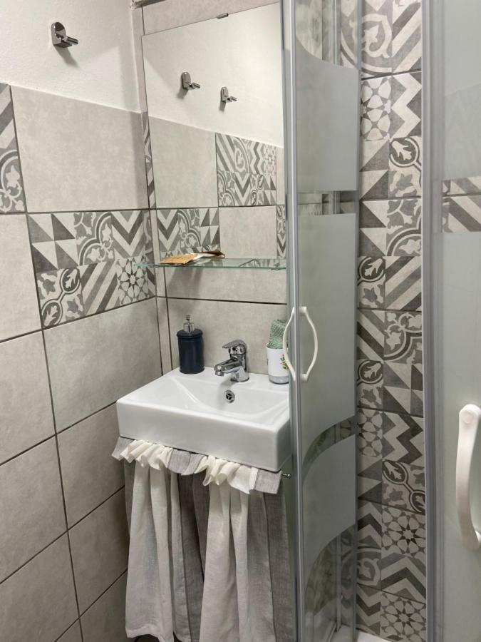 Il Nido Di Tiffany Apartment Massino Visconti Екстериор снимка