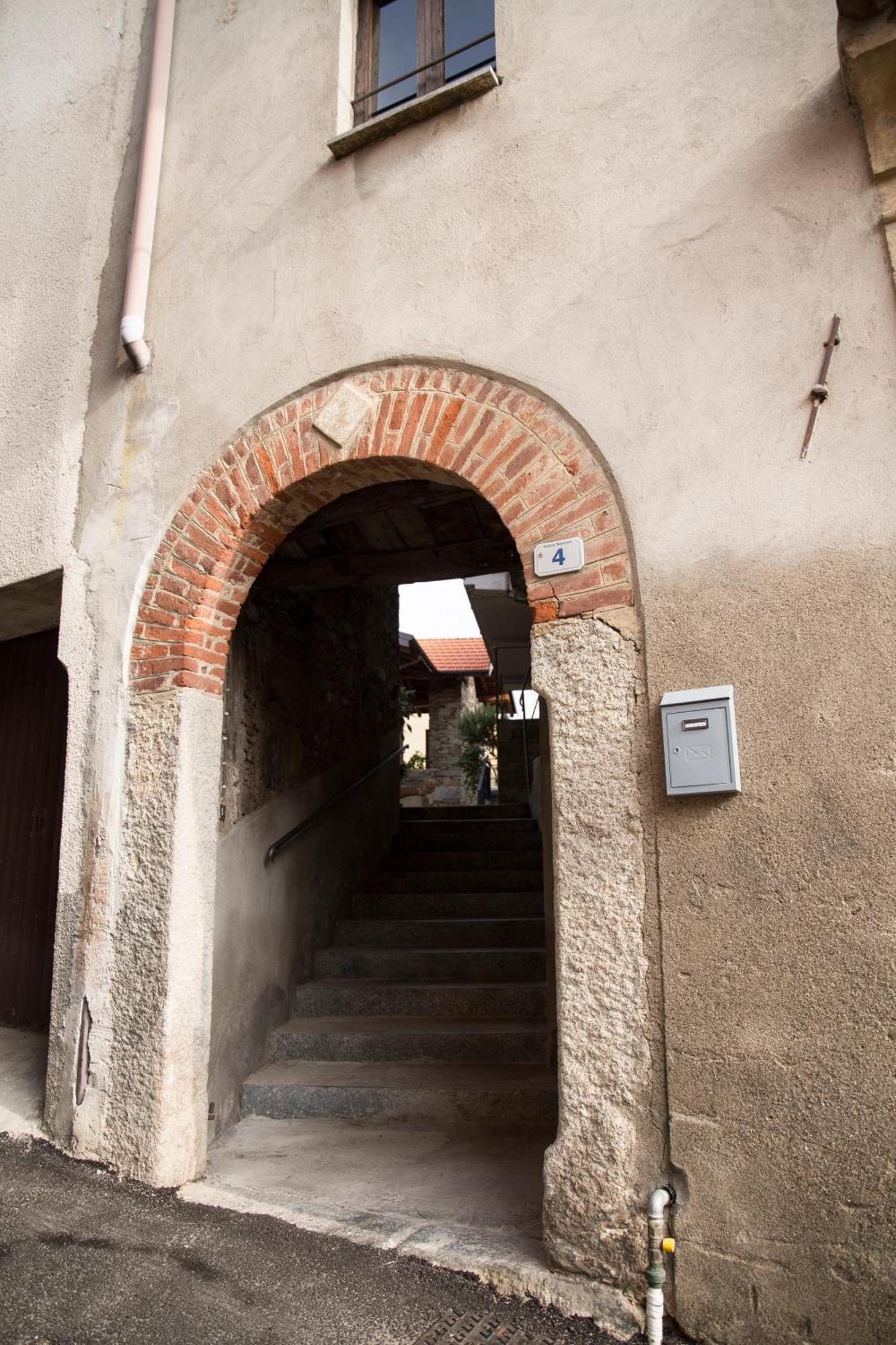Il Nido Di Tiffany Apartment Massino Visconti Екстериор снимка