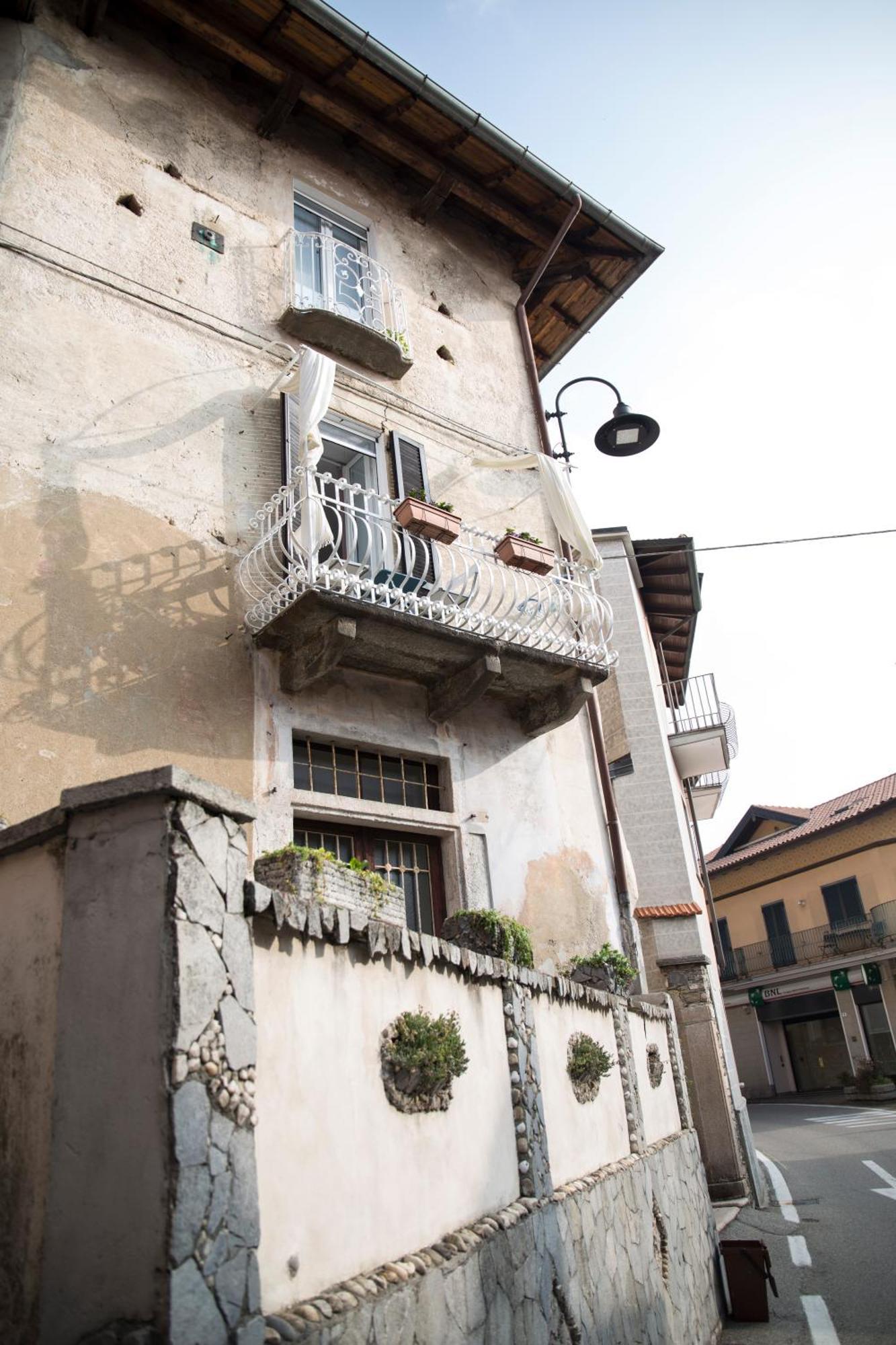 Il Nido Di Tiffany Apartment Massino Visconti Екстериор снимка