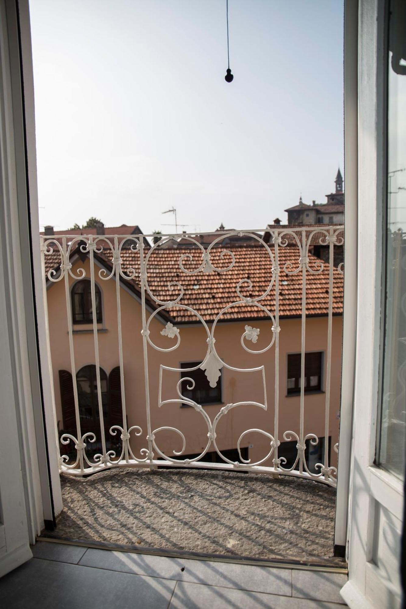 Il Nido Di Tiffany Apartment Massino Visconti Екстериор снимка