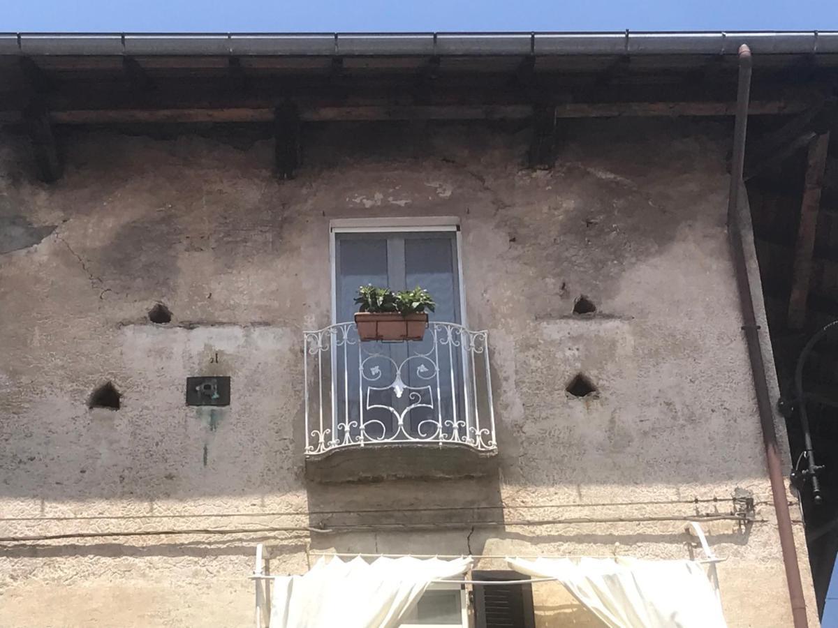 Il Nido Di Tiffany Apartment Massino Visconti Екстериор снимка